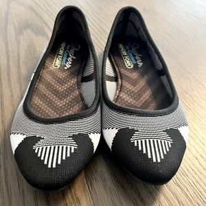 Skechers air-cooled memory foam flats. Black & white, size 7.5.